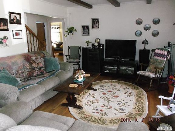2nd image of 200 Mulberry Ln
