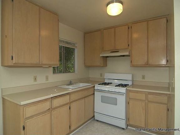 3rd image of 1647 W 147th St APT 202