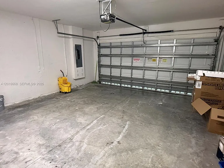 462 NE 6th Pl #1 — Photo 5