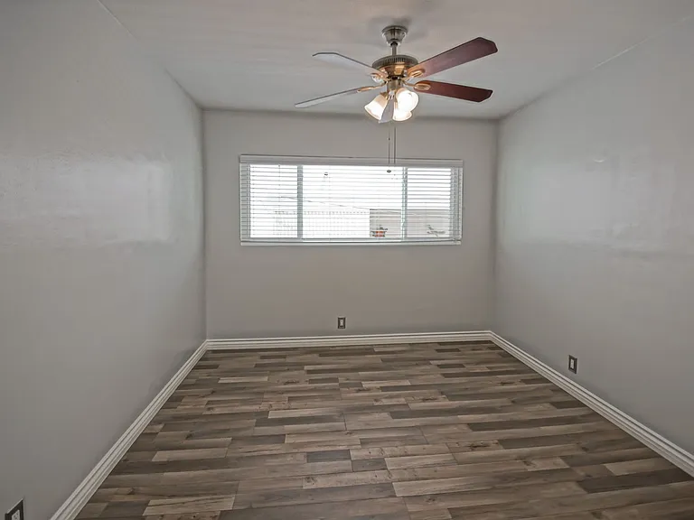 330 Bungalow Dr — Photo 7