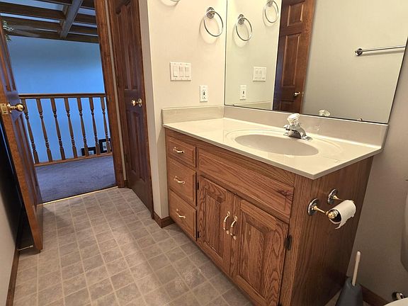 3rd image of 744 Brentwood Ln