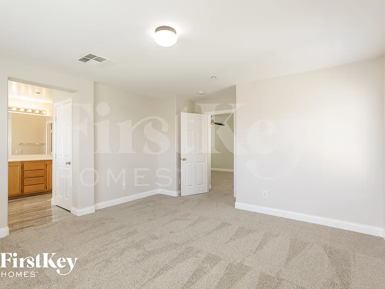 684 Moonlight Stroll St — Photo 8