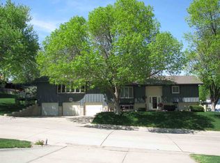 14 Sioux Ln, Kearney, NE 68847