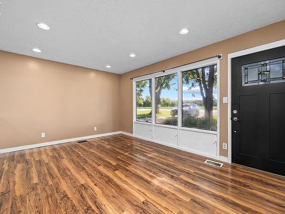 5th image of 4908 Columbus Ave