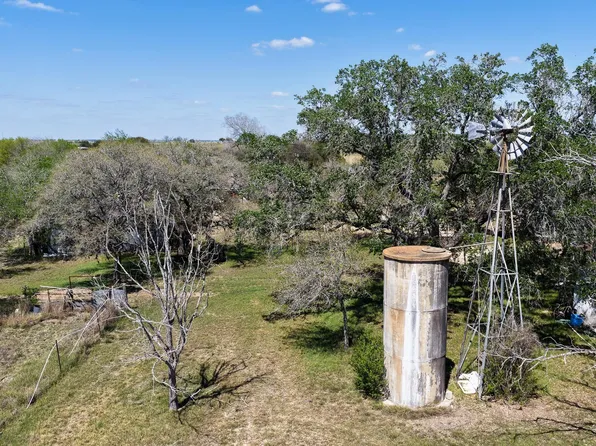 1037 County Road 340, Shiner, TX 77984