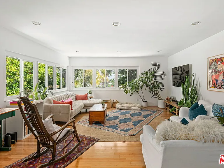 2930 Angus St — Photo 3