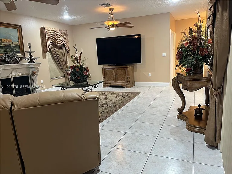 450 NW 130th Ave — Photo 6