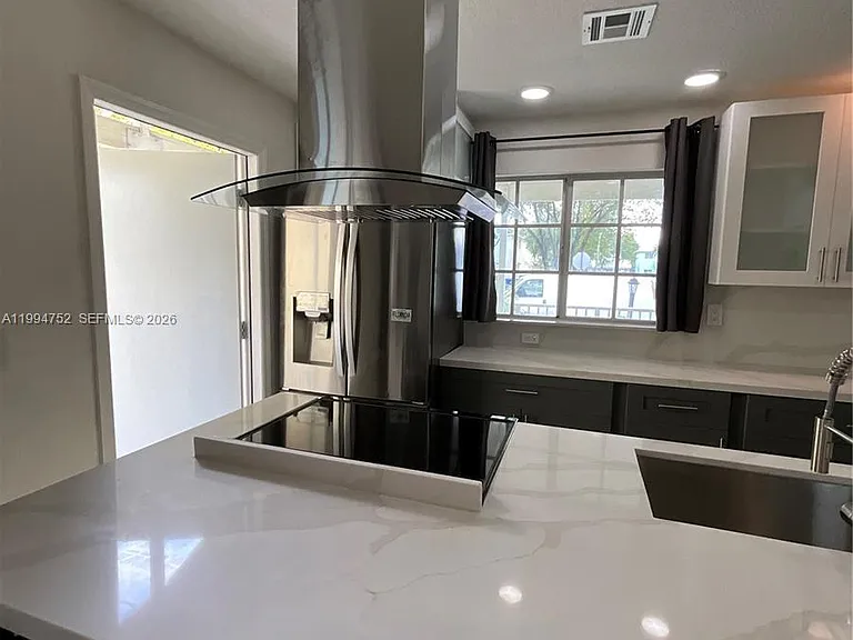 435 NW 19th Ln — Photo 4