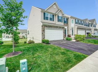26 Washington Square Cir, Washington, NJ 07882