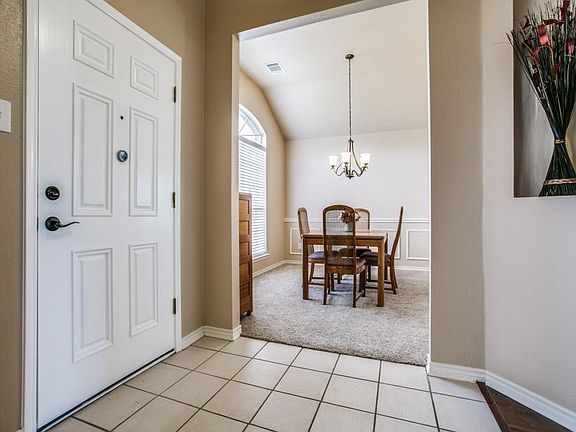 4th image of 913 Foxwood Ln