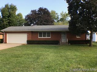 5 Walberta Dr, Rochester, IL 62563