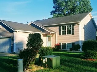 490 W 23rd St, Holland, MI 49423