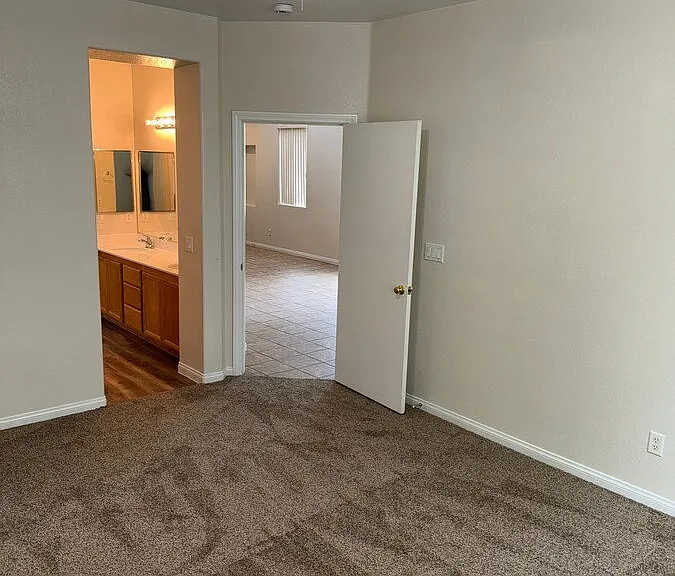 8475 Regal Hills Ct — Photo 13