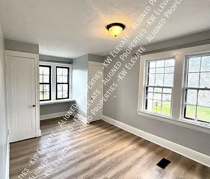 983 Greyton Rd — Photo 9