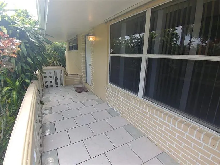 8030 Sunset Strip — Photo 3