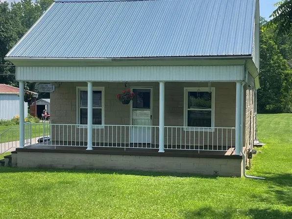 325 Sugarcreek Dr, Franklin, PA 16323