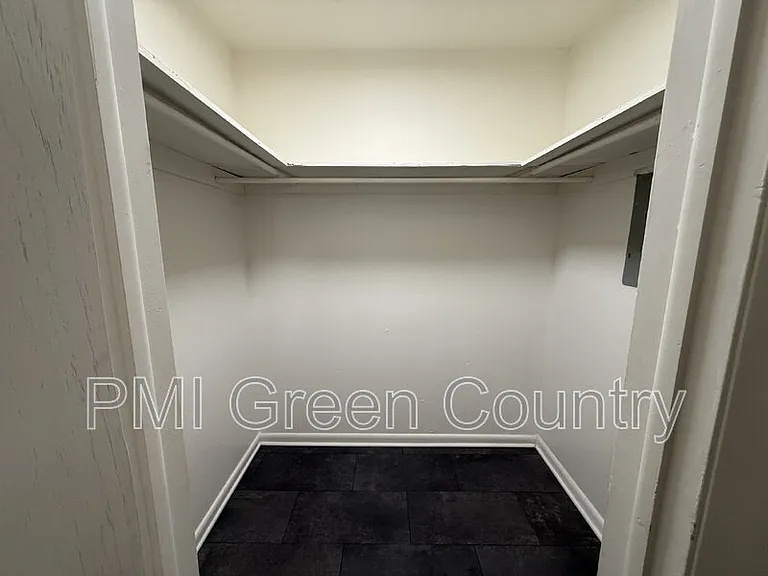 2540 E 7th St #2 — Photo 6