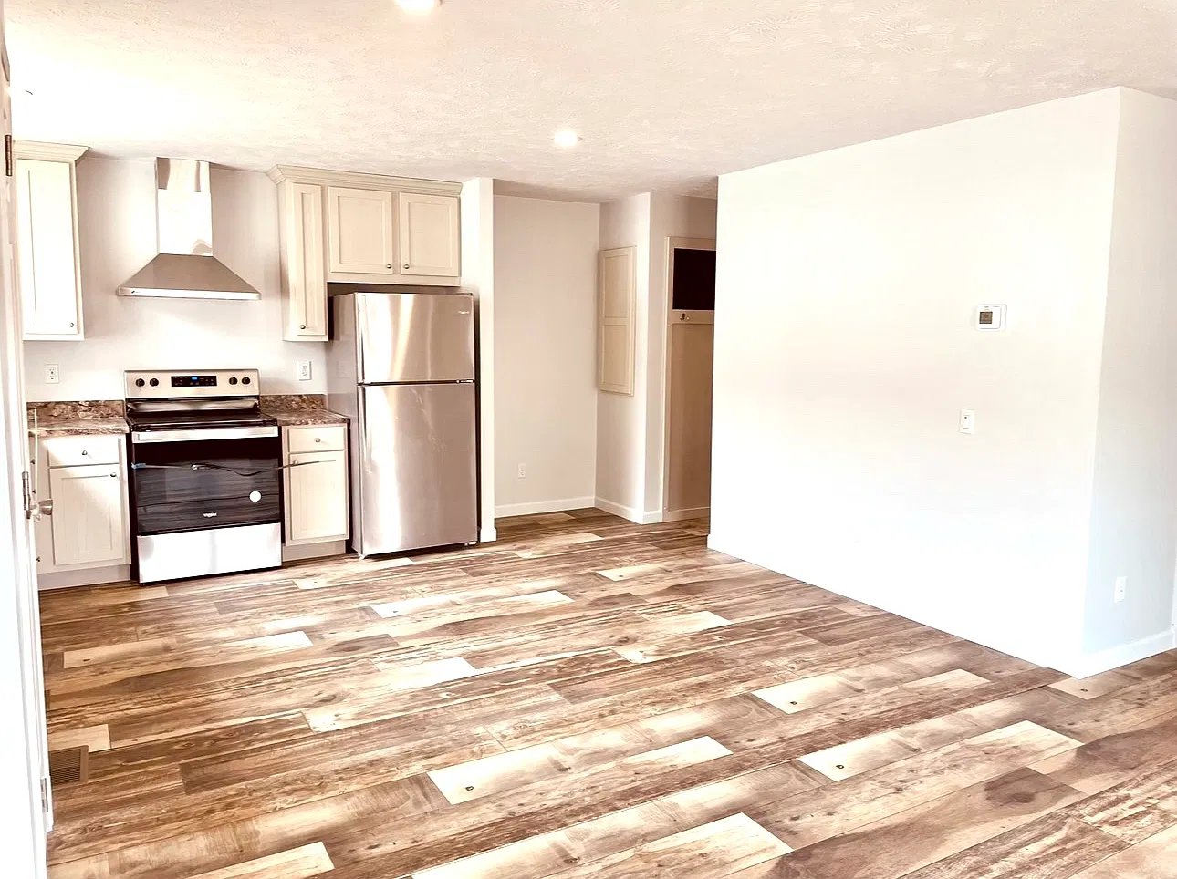 3 bed, 1275 sqft, $1,400 — Photo 3