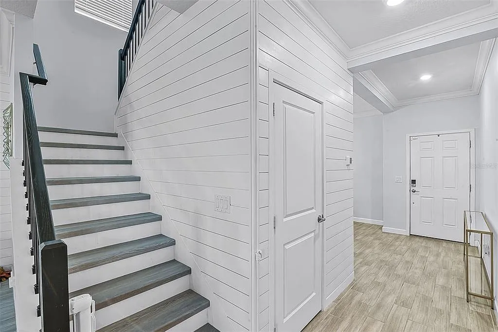 4 bed, 2.5 bath, 2321 sqft, $3,450 — Photo 3
