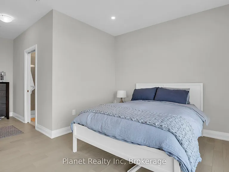 71 Wyndham St S #712 — Photo 20