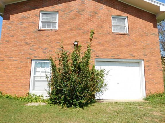 4th image of 812 N Hills Dr