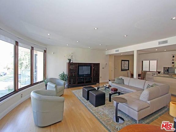 2nd image of 1825 Fox Hills Dr APT 301