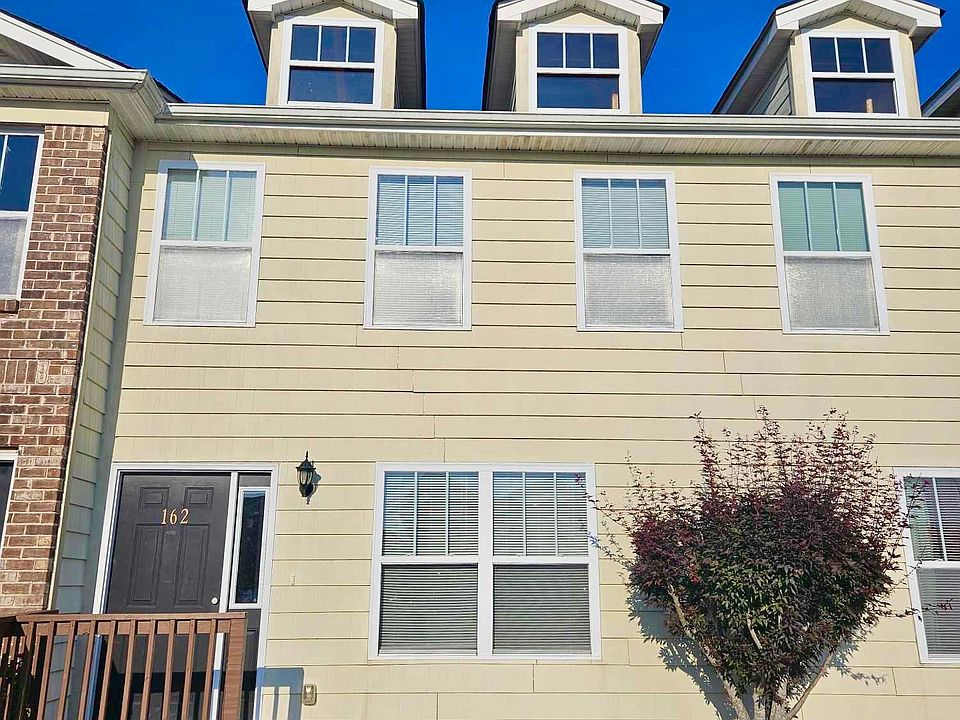 1st image of 160 Lone Tree Dr NE #160