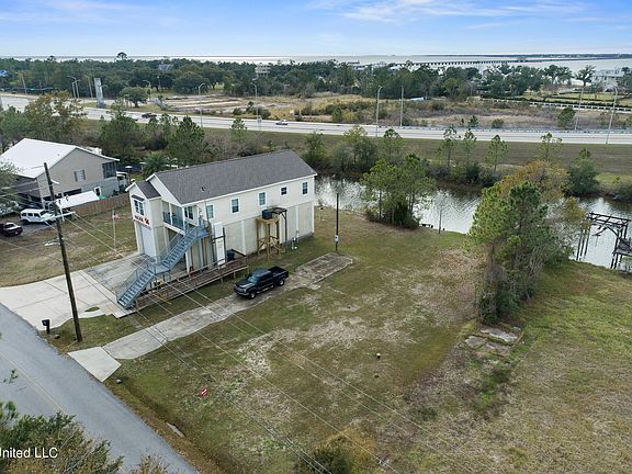 5th image of 303 Livingston Dr