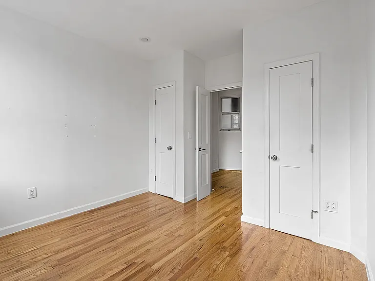 746 9th Ave #5B — Photo 4