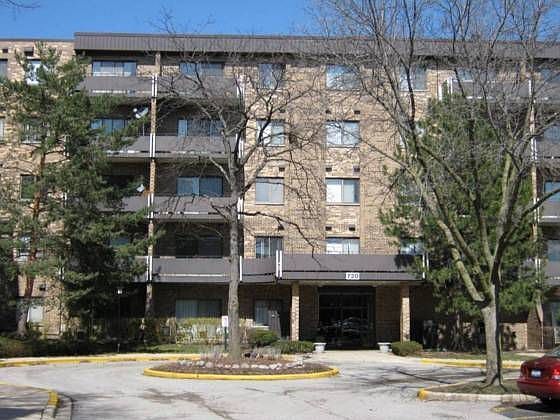 1st image of 720 Wellington Ave Unit 512
