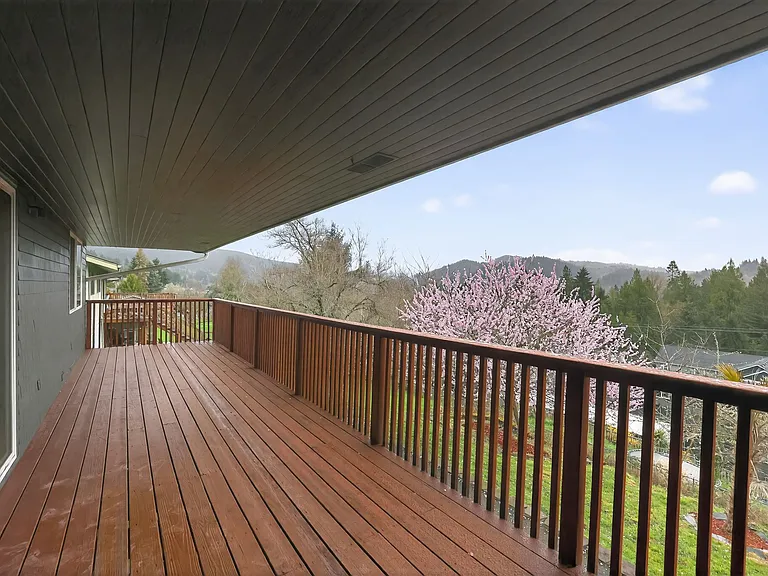 2404 Bloyd St — Photo 6
