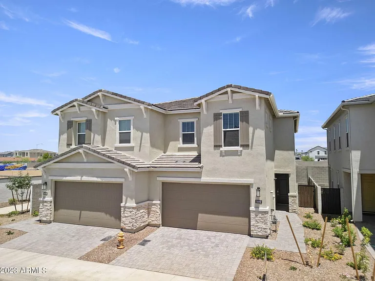 5042 E Anderson Dr — Photo 2