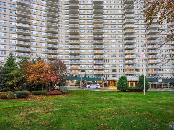 555 North Ave #8, Fort Lee, NJ 07024