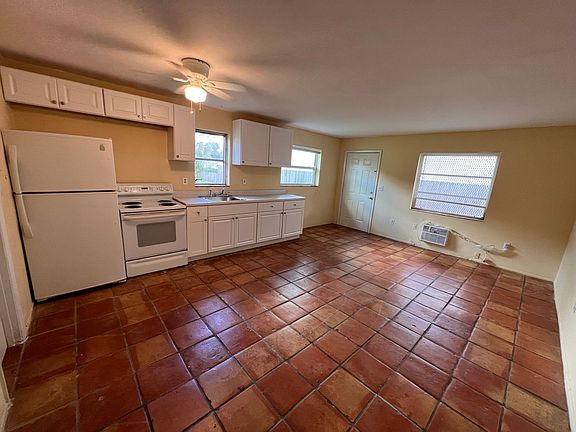 3rd image of 1018 Middle St APT 1