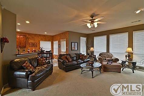 4th image of 4007 Wildbriar Ln