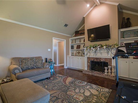 2nd image of 2409 W Belle Haven Dr