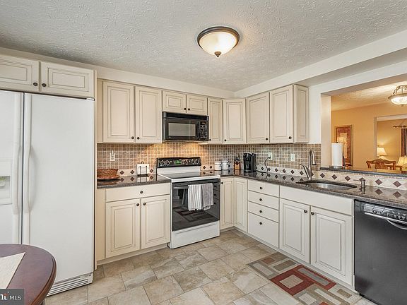 5th image of 1116 Oakwood Ln