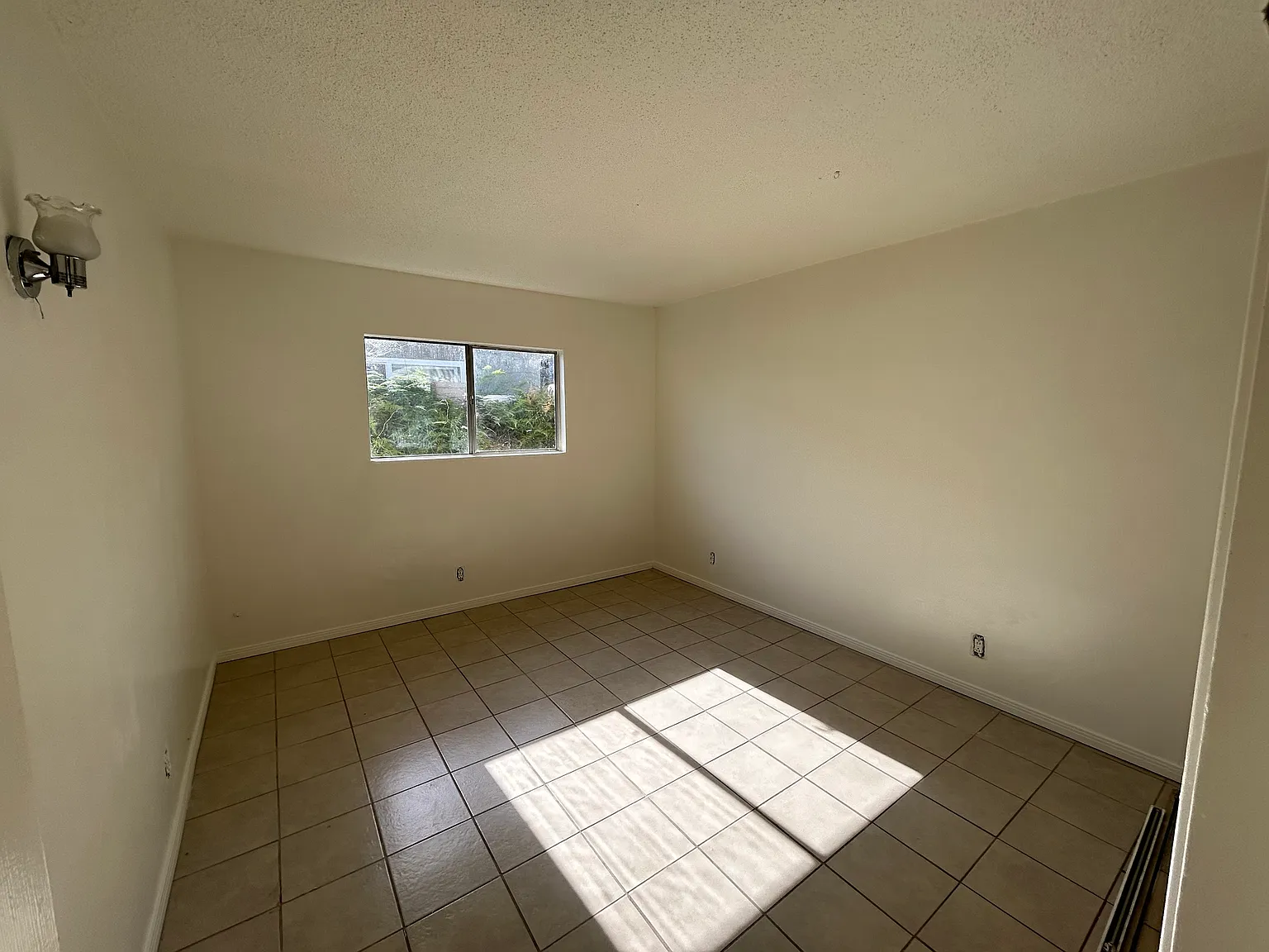 3 bed, 1270 sqft, $3,100 — Photo 4