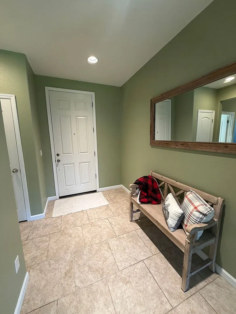 Adorable 3 Bedroom, 2 Bathroom Home in a Quiet North Hanford Neighborhood — Photo 3