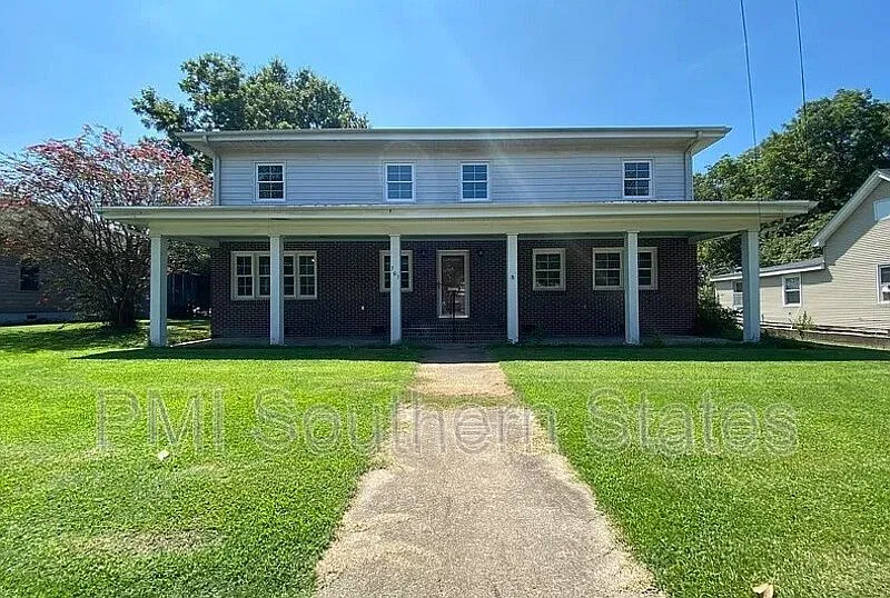 6 bed, 5.0 bath, 2312 sqft, $2,200 — Photo 1