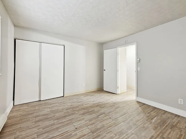 2303 Wyoming Ave — Photo 5