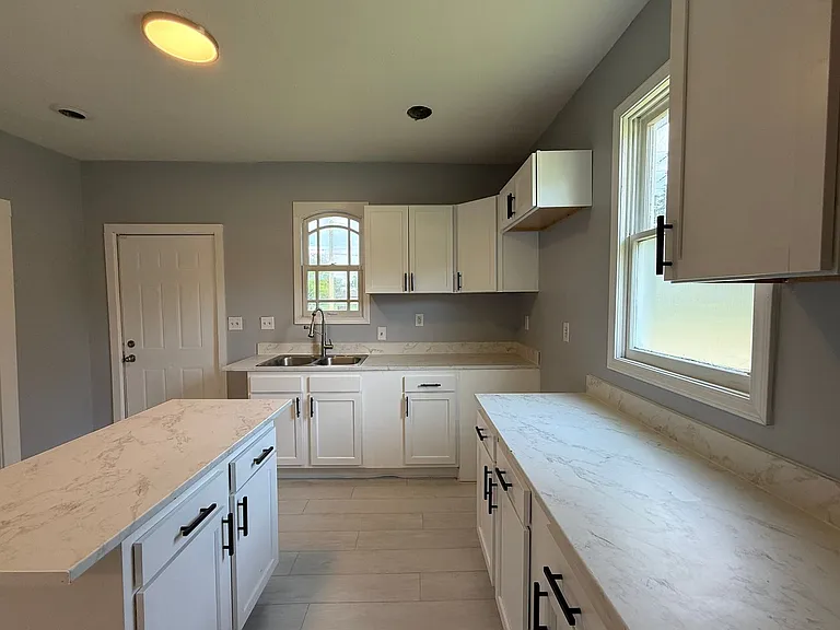 2801 Columbia Ave — Photo 10