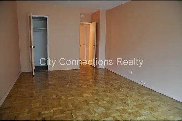 Rented by City Connections Realty | media 5