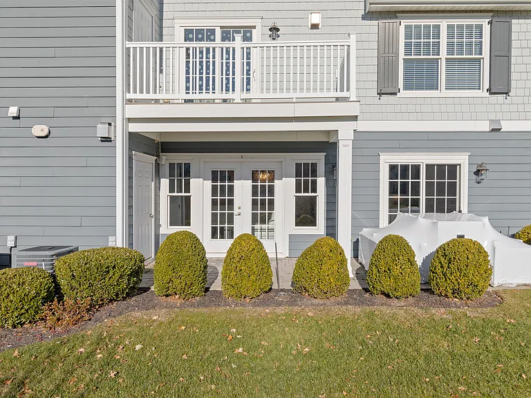 37 Village Green Dr — Photo 2
