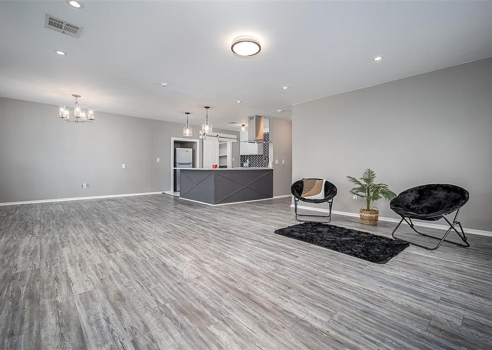 1st image of 802 SE 50th St