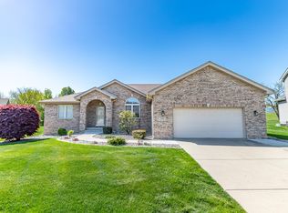 535 Meadow Ridge Dr, Schererville, IN 46375