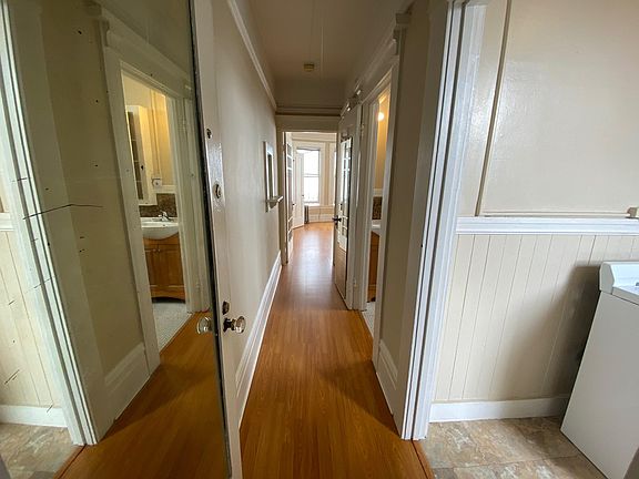 5th image of 1487 Sacramento St