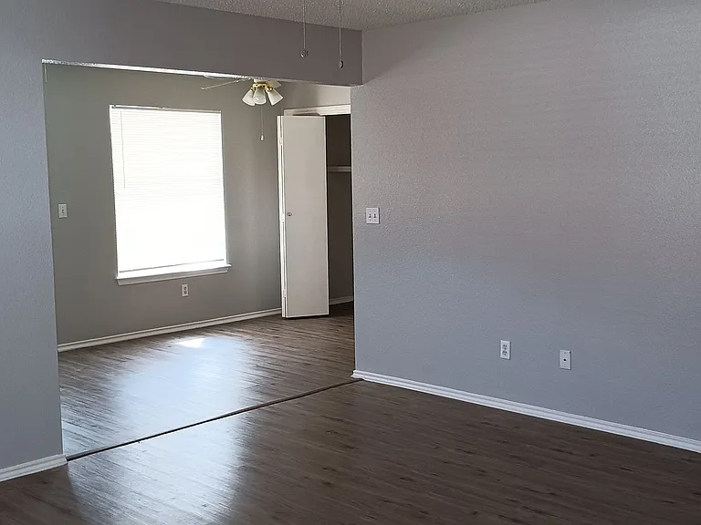 7802 Elk Dr — Photo 3