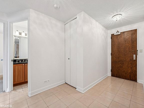 3rd image of 1415 N Dearborn Pkwy #20C
