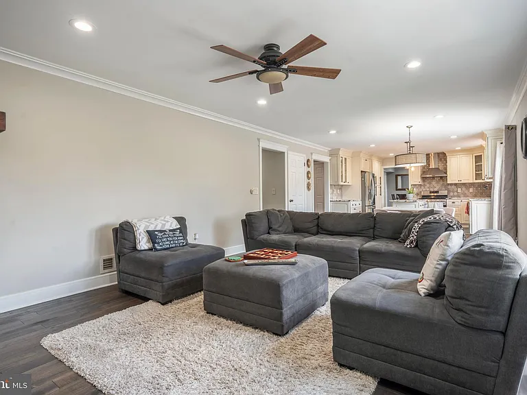 5 Robert Dr — Photo 9